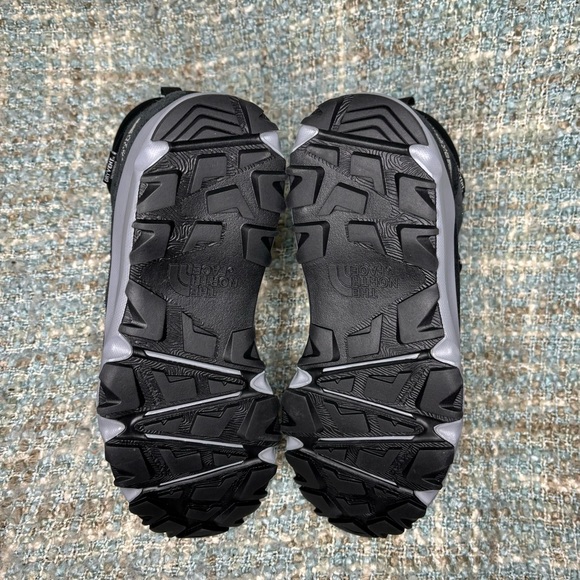 The North Face Youth Back-To-Berkeley Waterproof Hiker in TNF Black/Griffin Grey - Picture 9 of 10